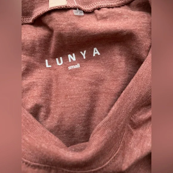 New! Lunya Casual T-Shirt - Picture 3 of 4